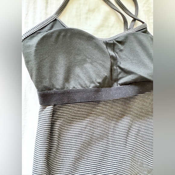 LULULEMON Power Y Tank Black Grey Striped EUC Size 8 - Picture 8 of 9